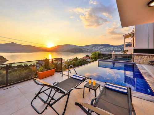  gece  -  Kasım
  | Kalkan’da Deniz Manzaralı Lüks Villa, Merkezi Konumda Rüya Tatil